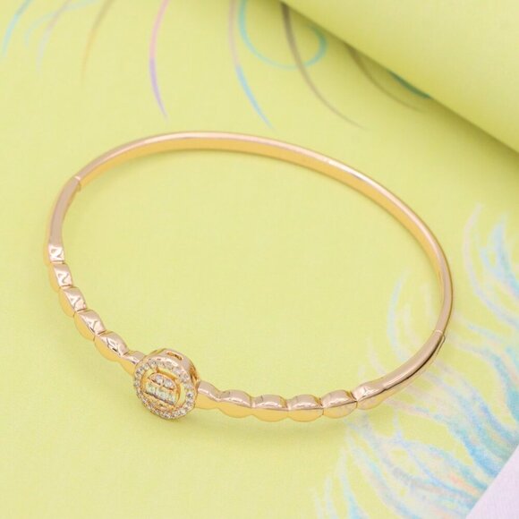 Round Halo Centerpiece Rose Gold Bangle with Textured Band Design, XPBL0522 - Picture 4 of 15
